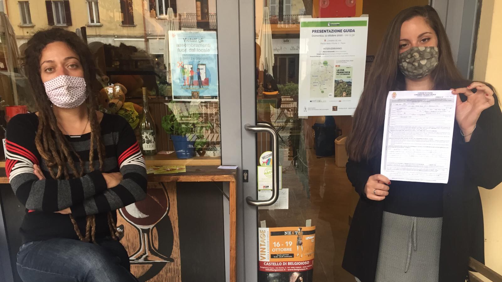 Abbassa mascherina e fuma: alla barista multa da 400 euro