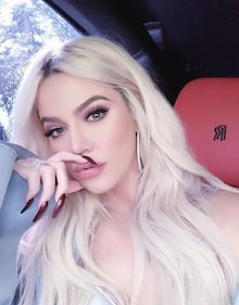 Sorelle Kardashian, lo scatto hot sui social 13