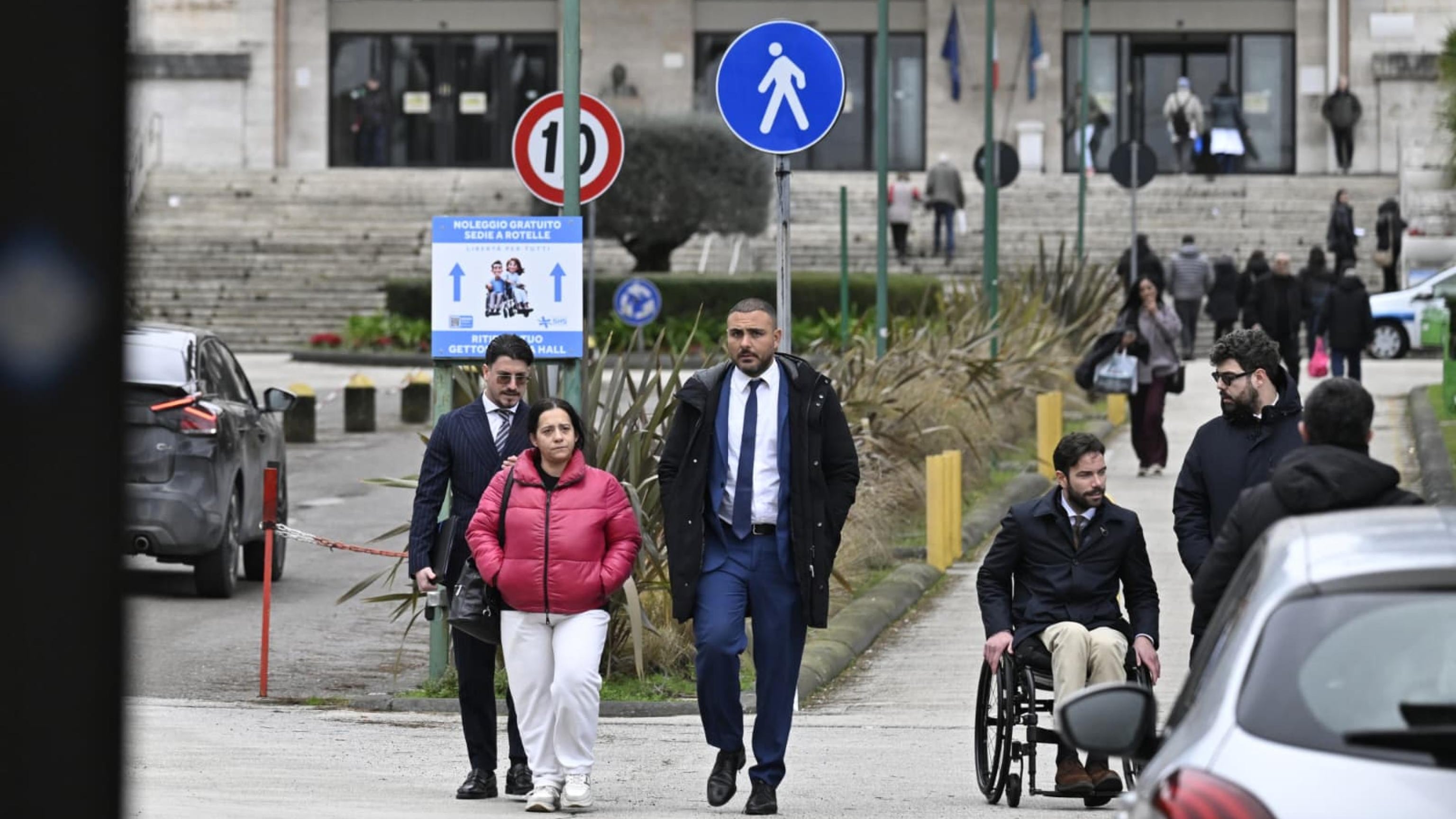 Gli indagati accusati di omicidio. Sequestrati pure i loro cellulari