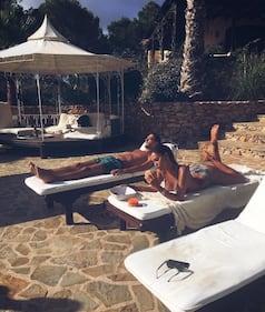 Belen Rodriguez, foto sexy per il suo compleanno 21