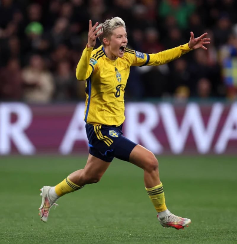 L'esplosione di gioia di Lina Hurtig alla convalida del rigore decisivo per il trionfo della Svezia (via Fifa)