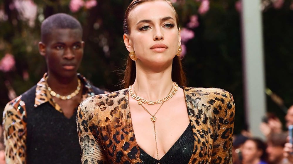 Irina Shayk sulle passerelle italiane dimentica Cooper