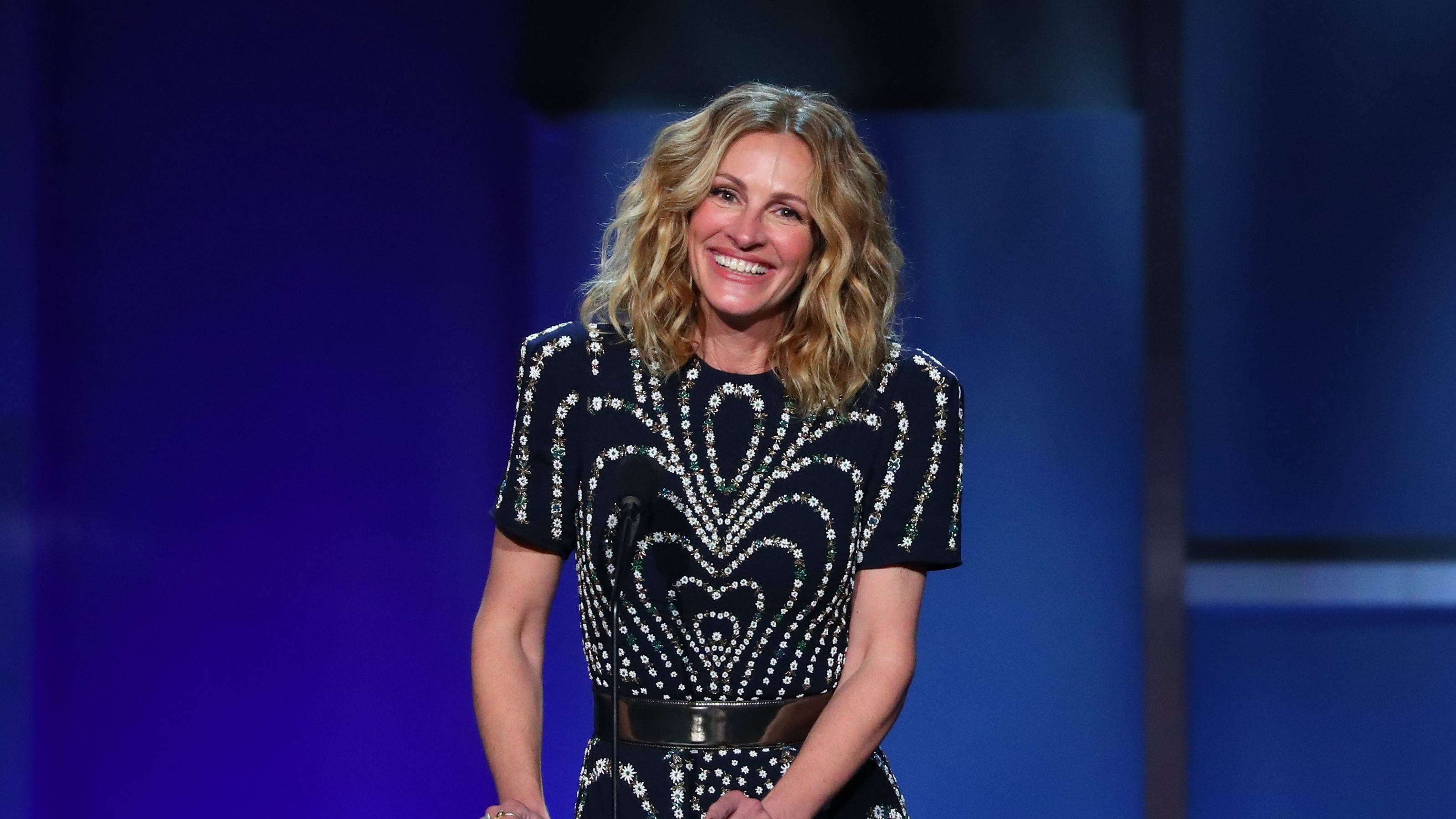Julia Roberts spegne 52 candeline e diventa una cowgirl