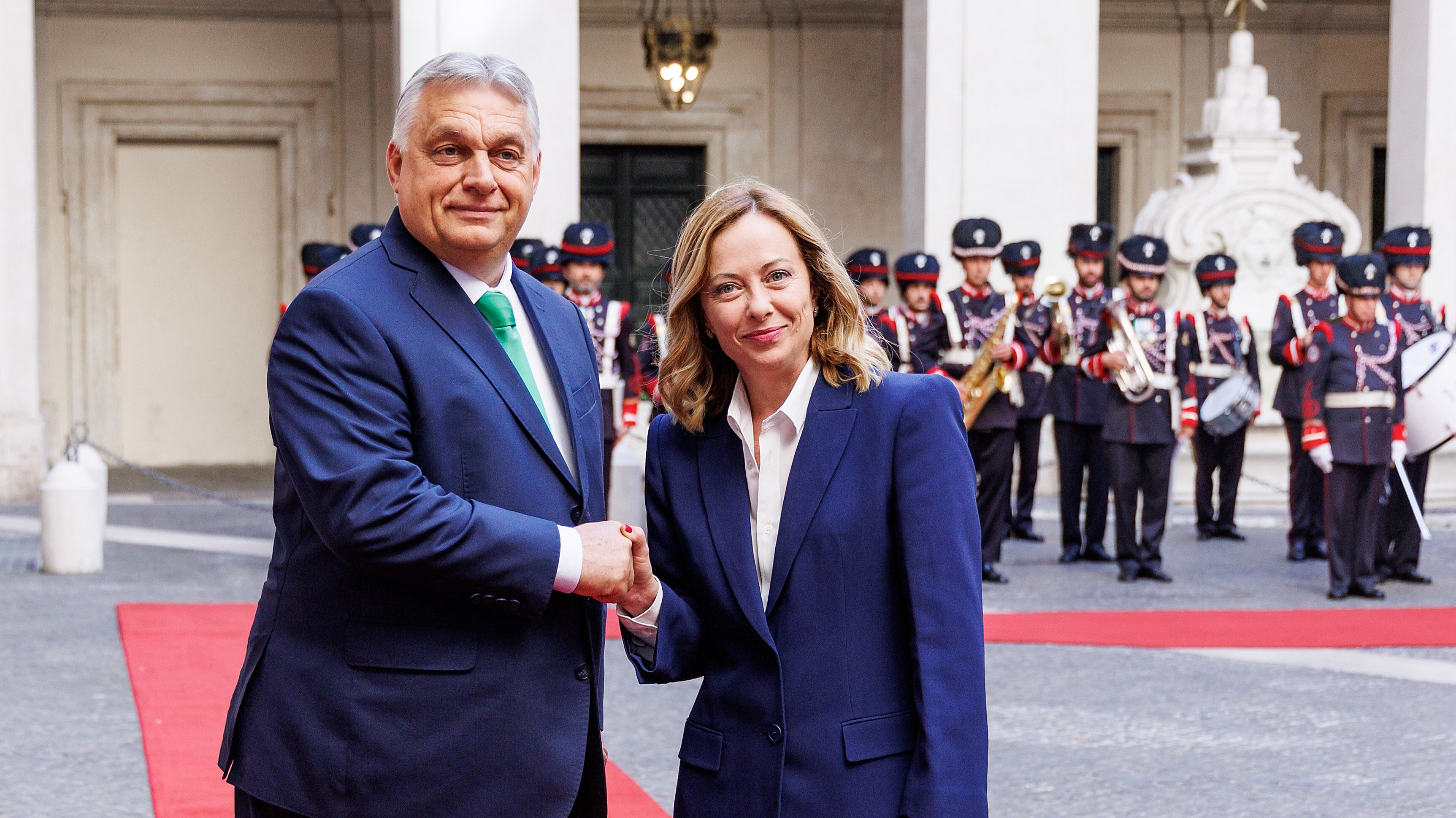 Meloni vede Orban: "Serve una Ue più forte e un nuovo approccio sui migranti"