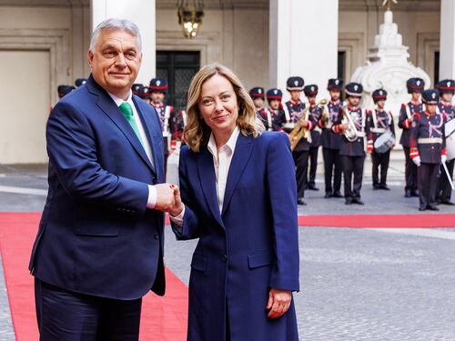 Meloni vede Orban: "Serve una Ue più forte e un nuovo approccio sui migranti"