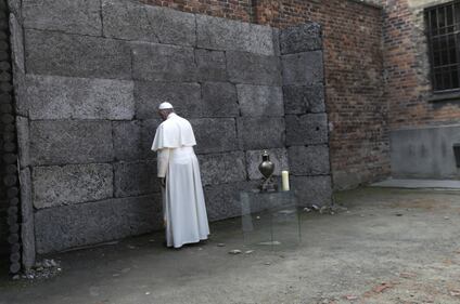 Il Papa in visita ad Auschwitz 1