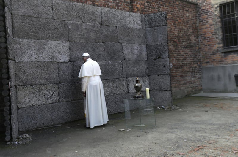 Il Papa in visita ad Auschwitz 1