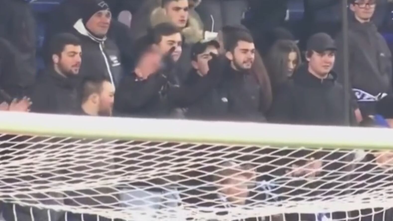 Ululati dei tifosi contro Balotelli. "Qui, in Francia, il razzismo è legale"