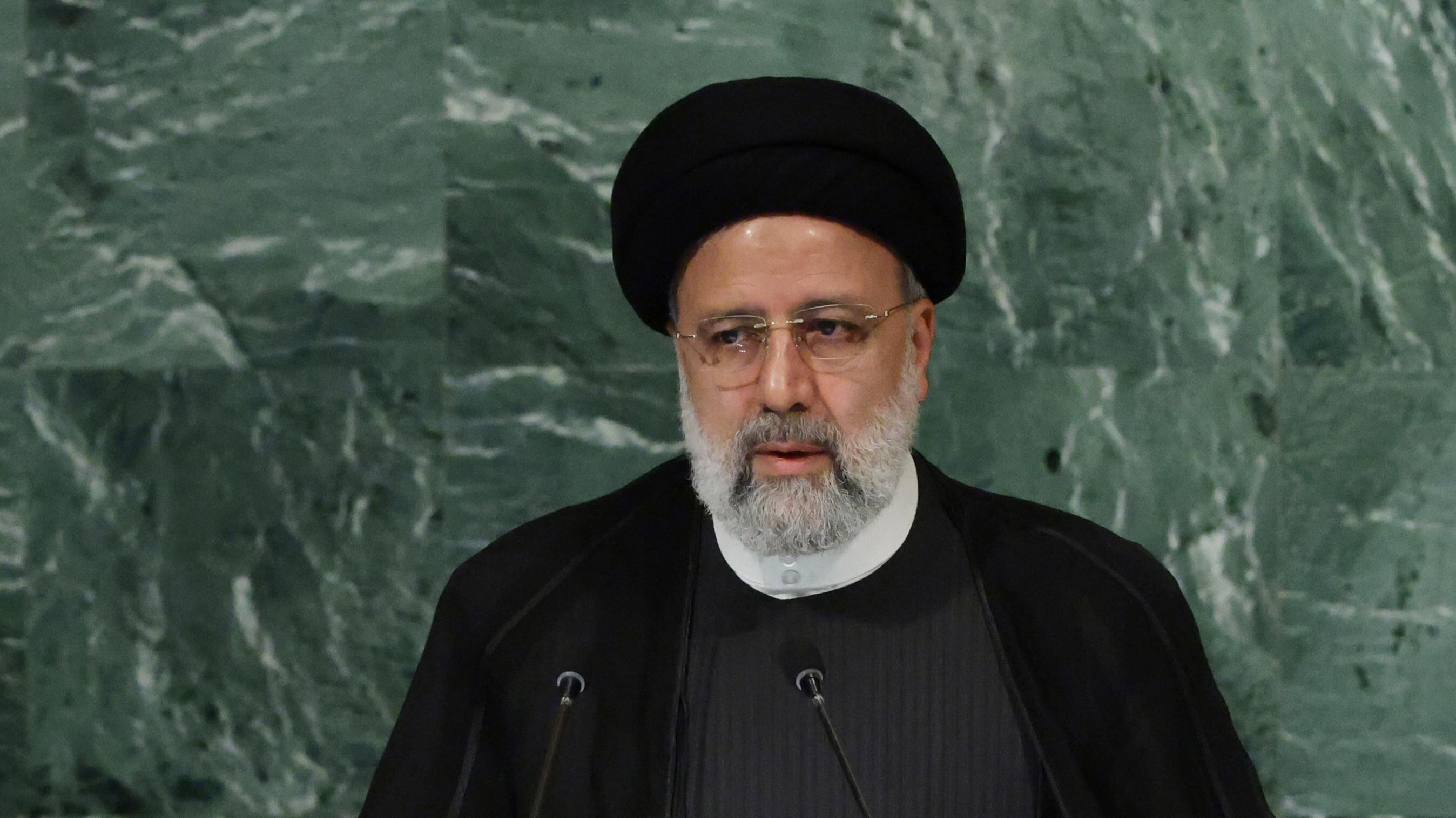 Il "metodo ayatollah": botte, spari e video falsi. Solo a Zahedan 82 morti