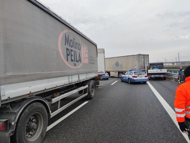 Tentato assalto a un portavalori sulla A4 Milano-Torino 3