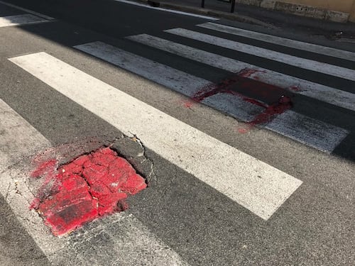 Raggi cade sulle buche, a Roma è boom di ernie e cervicali