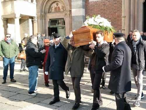 Milano, funerali di Piero Rattazzo al canto di "Bella ciao"