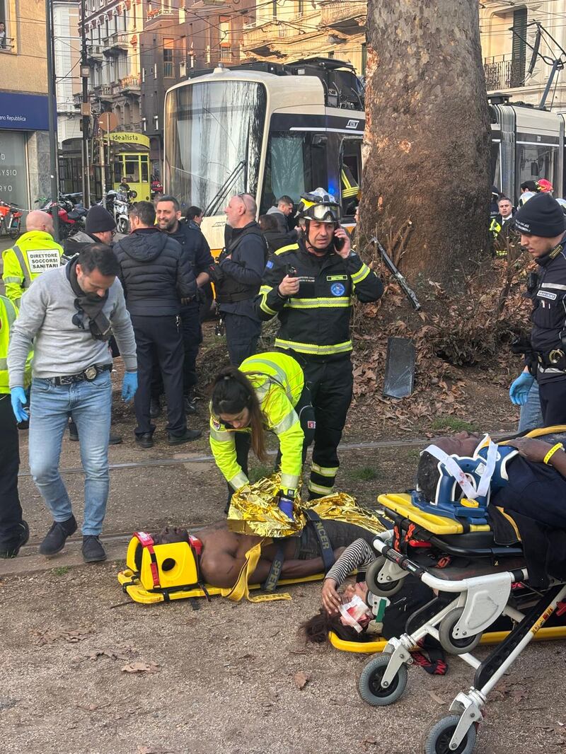 Tram deragliato, le foto dei feriti 3