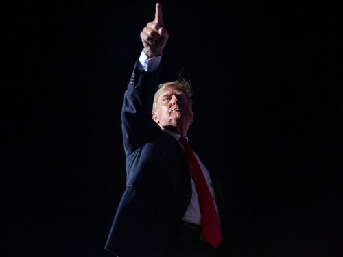 Perché Truth, il social di Trump, non arriva in un giorno qualunque