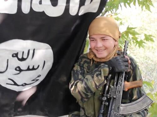 Un bambino è il nuovo testimonial dell'Isis per reclutare giovani kamikaze