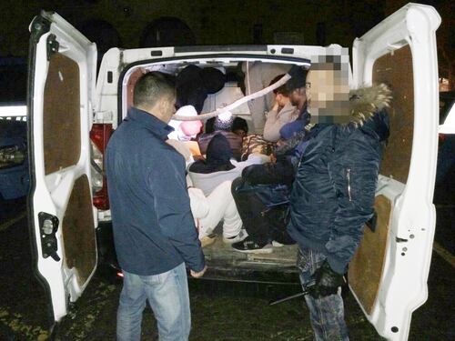 Ventimiglia, 15 migranti nascosti in un furgoncino