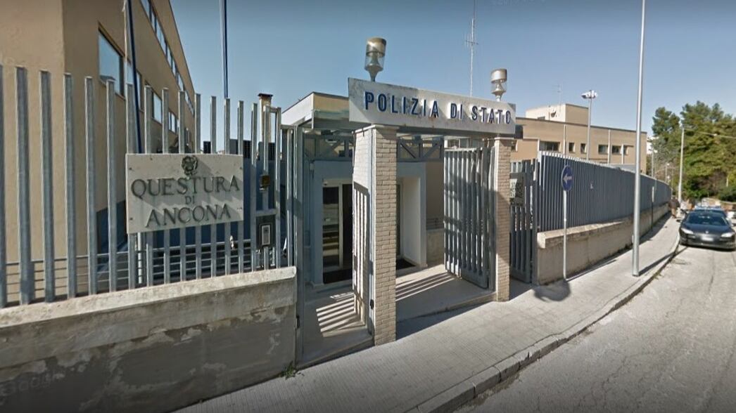 Ancona, paura in strada: scoppia furiosa rissa fra extracomunitari