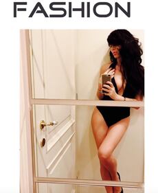Pamela Prati, sexy selfie con il look fetish 5
