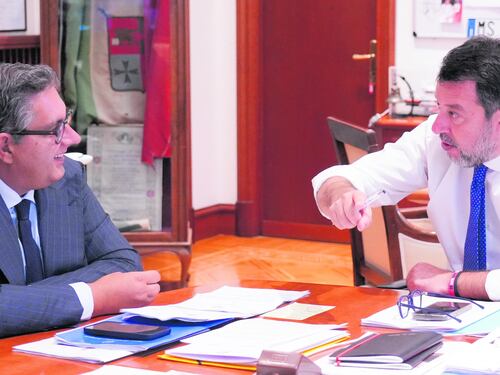 Toti: serve uno scudo per chi fa politica