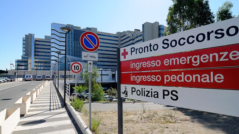 Neonato di 4 mesi rotola giù dal letto e muore