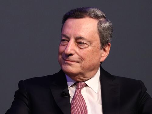Draghi inchioda la Ue ai suoi errori: "Non deve arretrare sui suoi valori"
