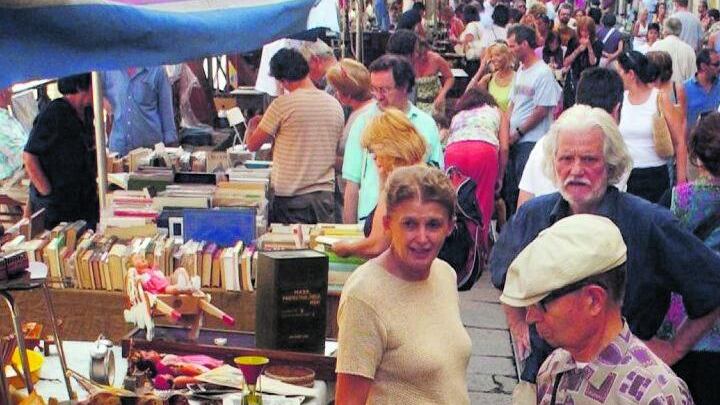 "Il Comune ci stritola". Antiquari e rigattieri, addio a Brera e Navigli