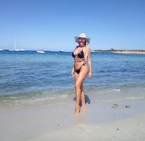 Francesca Cipriani hot, scollatura vertiginosa 10