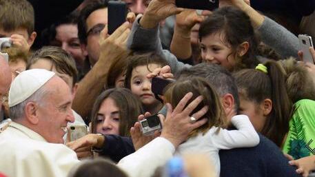 Il Papa regala il Bignami delle preghiere con l'antidoto per le bestemmie