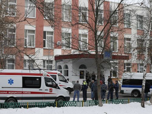 Paura in una scuola di Mosca. Studente armato fa irruzione e uccide due persone