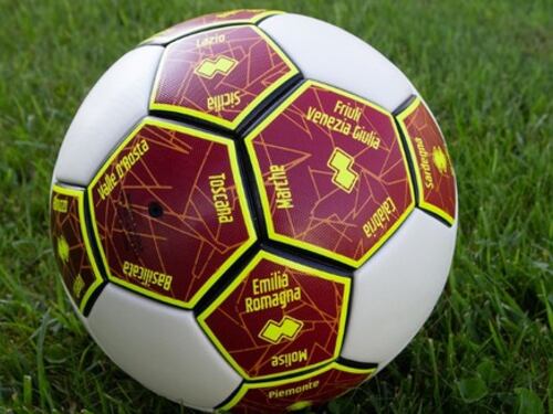 Frattura la mandibola al portiere con un calcio, condannato allenatore