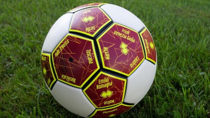 Frattura la mandibola al portiere con un calcio, condannato allenatore
