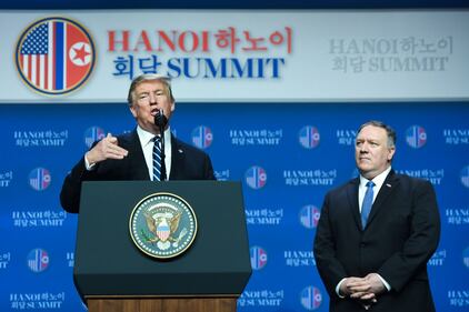 Vietnam, Donald Trump in conferenza stampa dopo l'incontro con Kim Jong Un 7