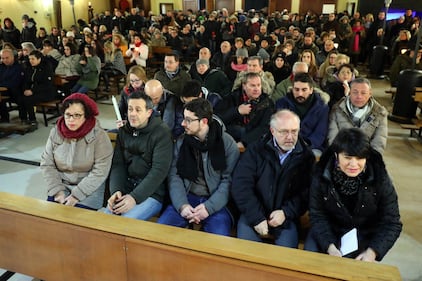 I genitori di Manuel alla fiaccolata per i coniugi uccisi 6