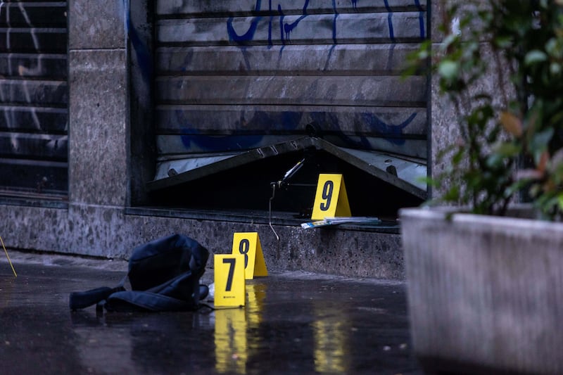 Omicidio di Milano, il bar dove Eros di Zonza è stato accoltellato dopo il furto 8