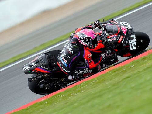 Aprilia regina di Silverstone e butta giù dal trono re Pecco