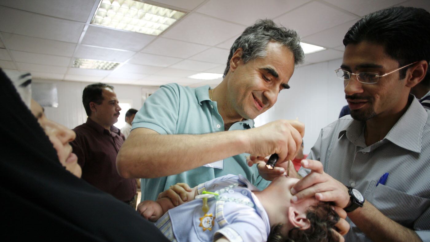 Il medico regala-sorrisi: "Aiuto tutti i bimbi del mondo"