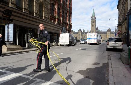 Canada, sparatoria in Parlamento 6
