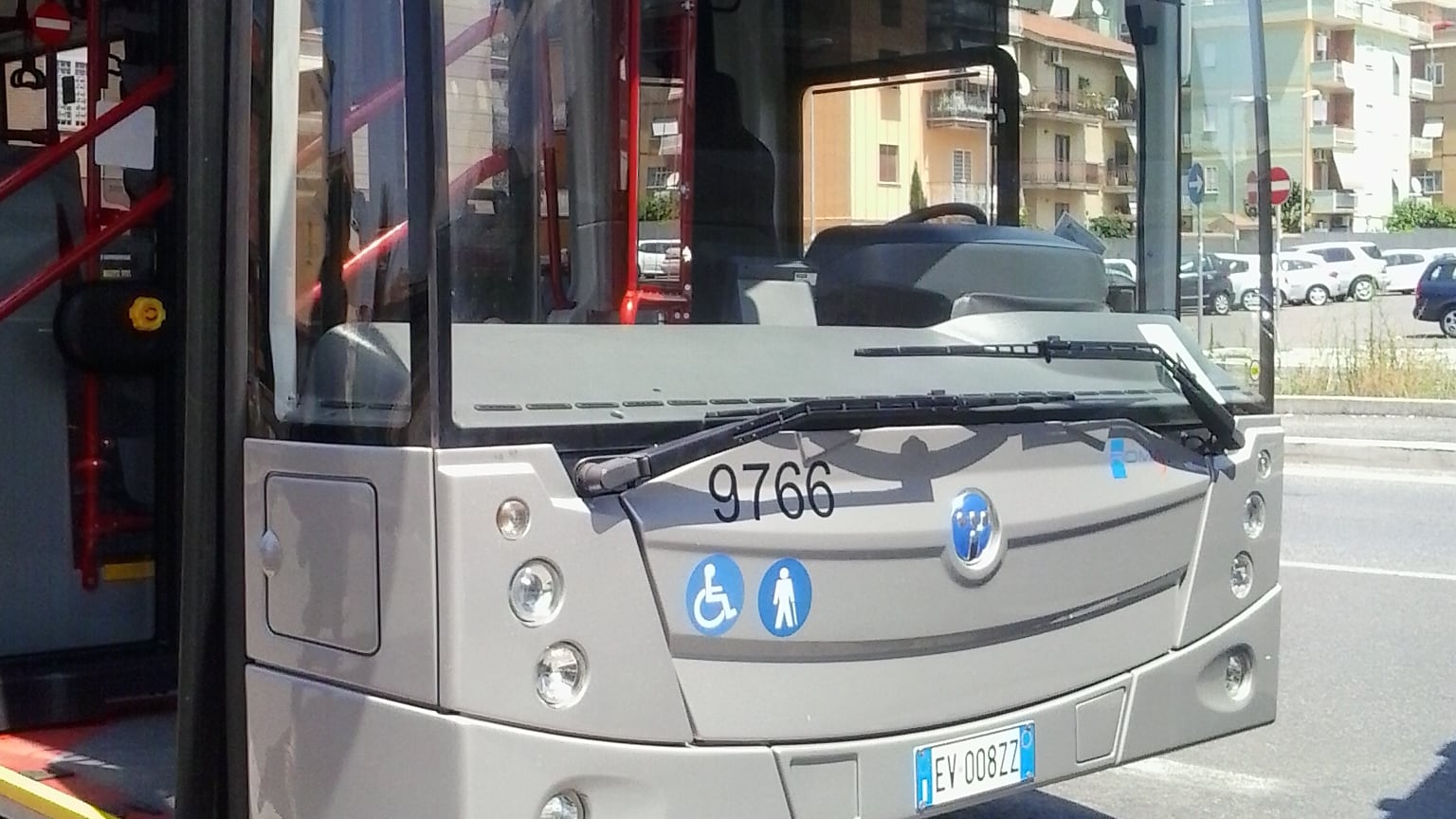Autista Atac pestato a sangue da una gang di teppisti a bordo del bus