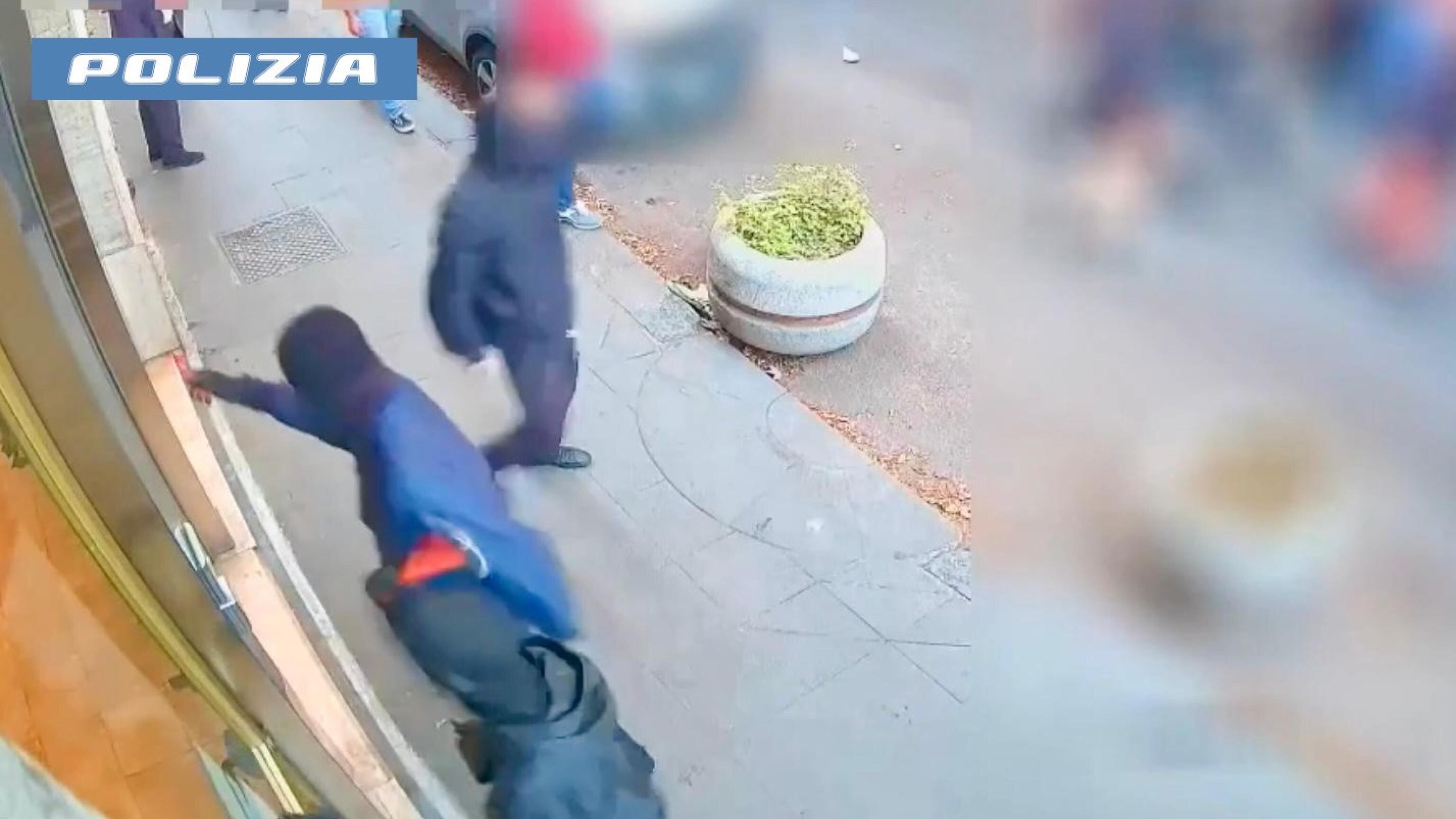 "Soggetti socialmente pericolosi": chi sono gli anarchici insurrezionalisti arrestati a Catania