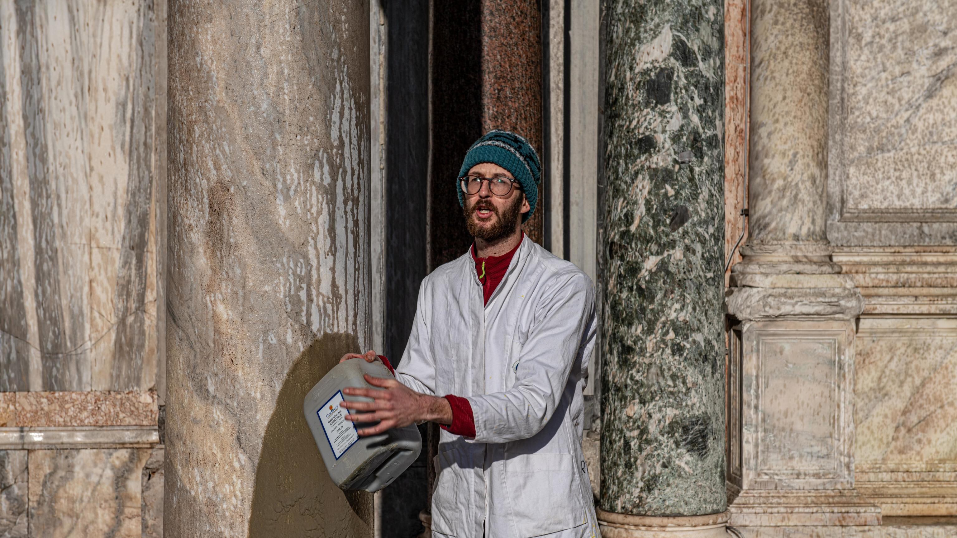 Gli ecovandali sfregiano San Marco