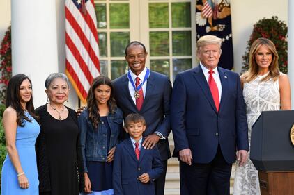 Donald Trump conferisce a Tiger Woods la medaglia presidenziale della Libertà 6
