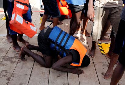 Migranti, il lavoro dei soccorritori nel Mediterraneo 15