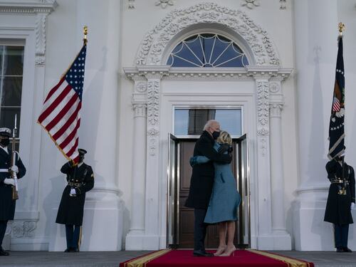 Biden ha giurato: è il 46° presidente. "Questo è il giorno della democrazia"