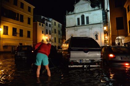 Chiavari: sott'acqua: danni e disagi causati dall'Entella 2