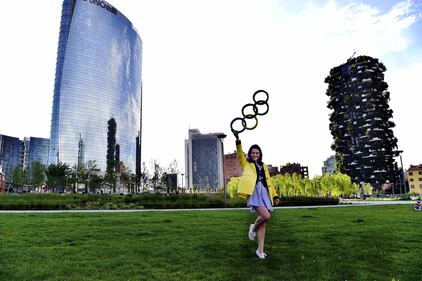 I cinque cerchi delle Olimpiadi colorano Milano 12