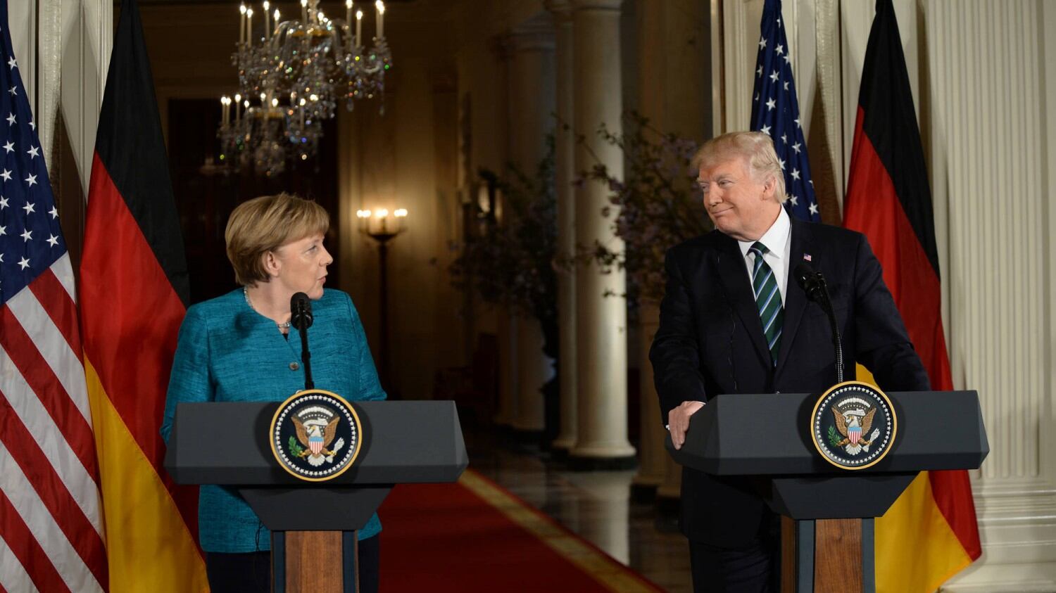 Difesa, Trump attacca la Merkel: "Deve grandi somme a Usa e Nato"
