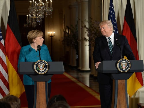Difesa, Trump attacca la Merkel: "Deve grandi somme a Usa e Nato"