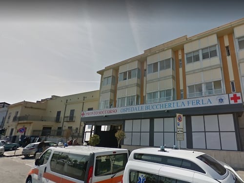 Partorisce due gemelli e li lascia in ospedale: erano positivi alla cocaina