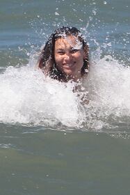 Dayane Mello sexy in spiaggia 8