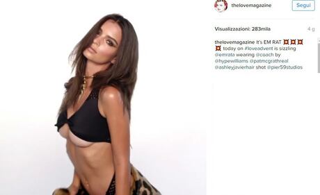 Emily Ratajkowski, selfie hot in reggiseno 22